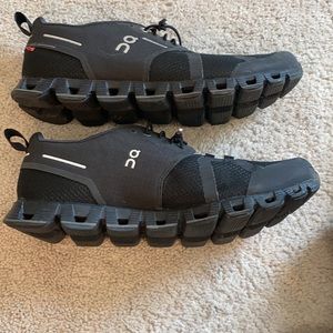 Like new! On Running Womens Shoes